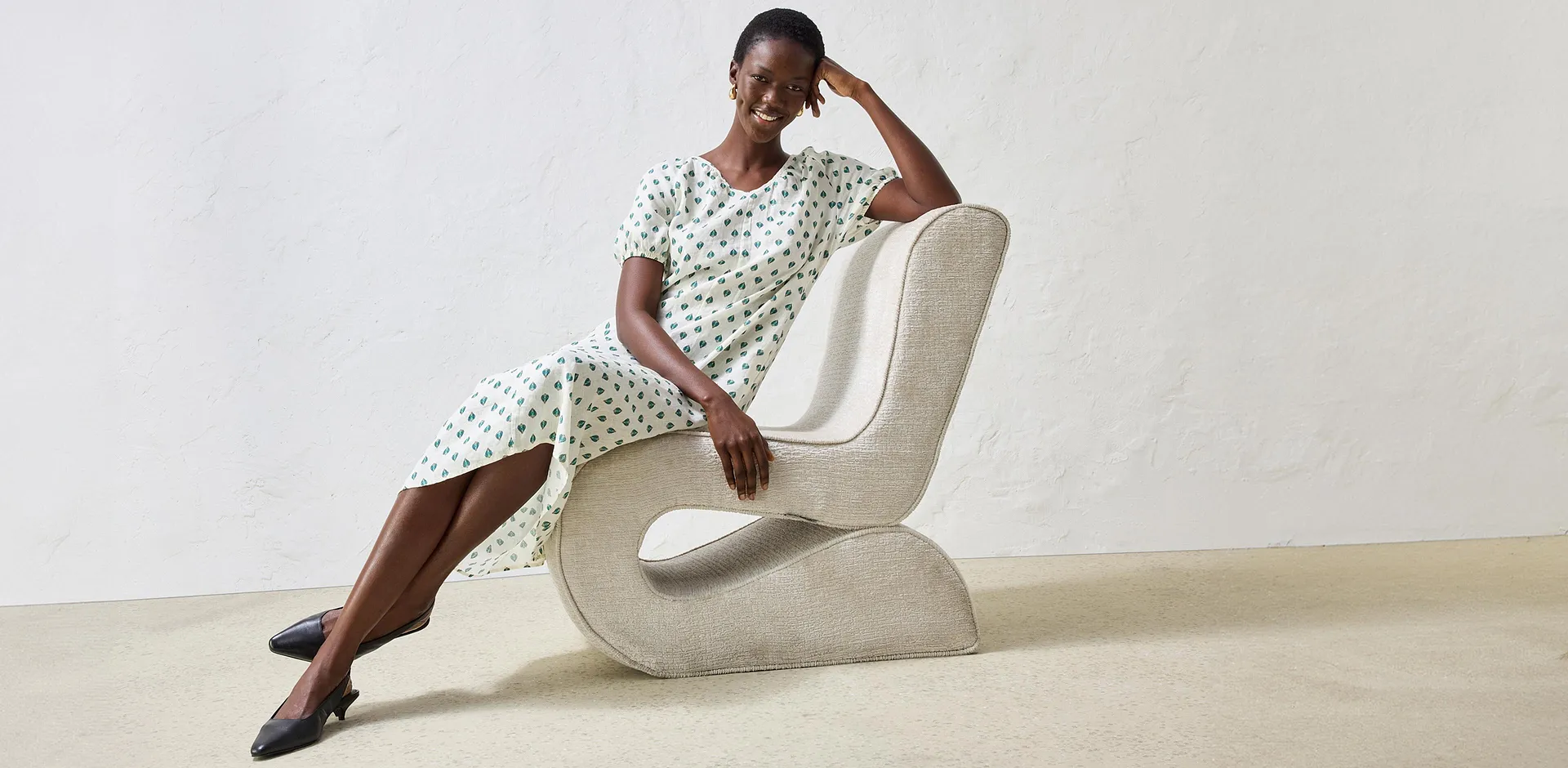 Trendigt - Klänning av linne - cremevit/peppargrön mönstrad