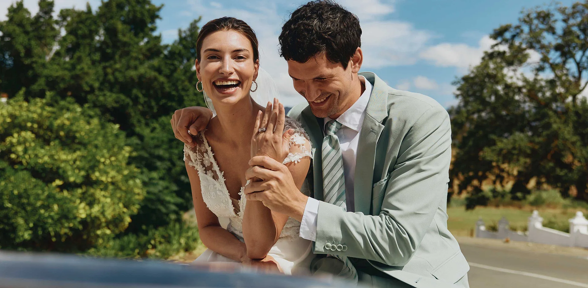 Trendigt - Brudklänning med spets - ullvit