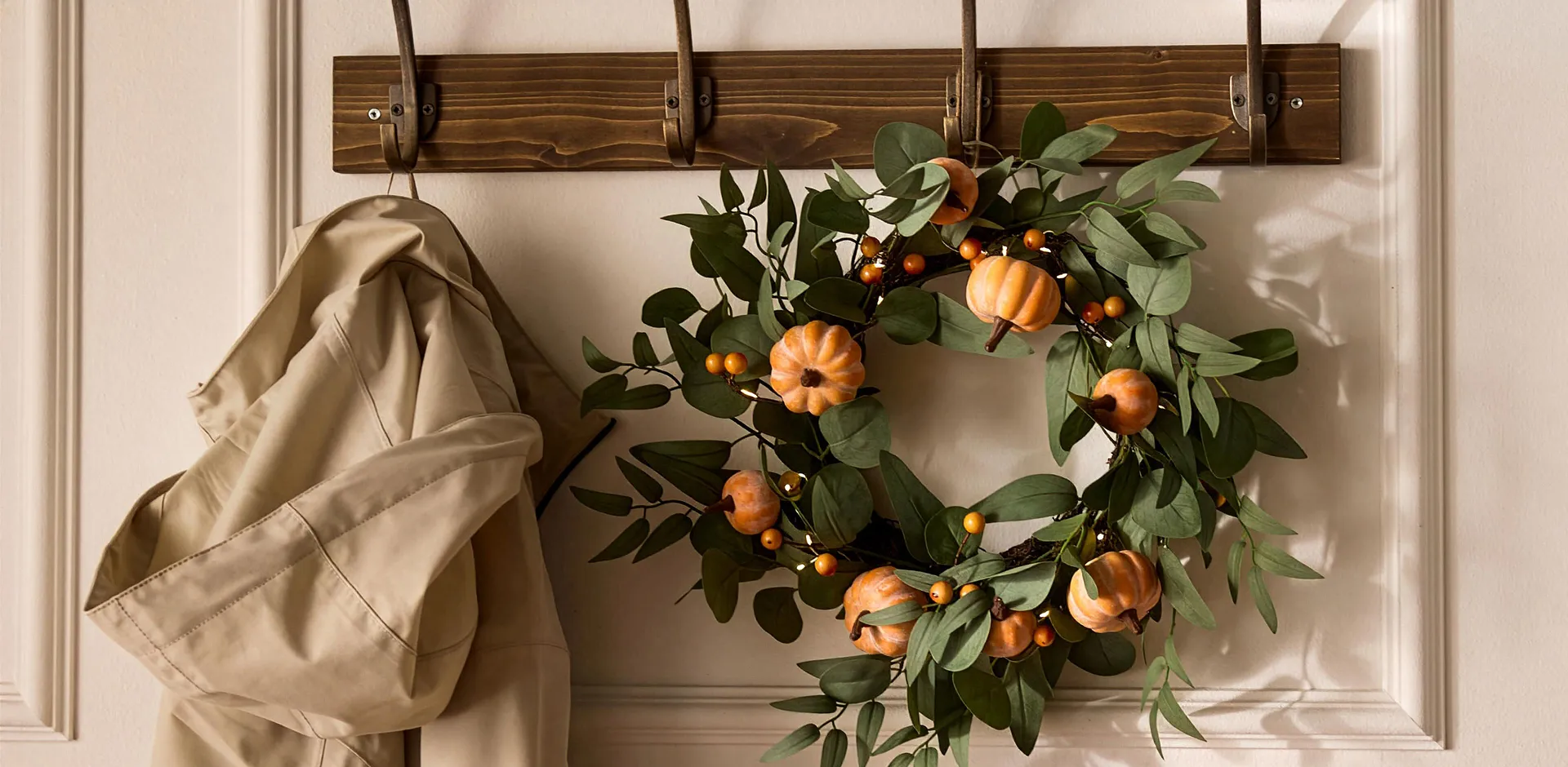 Hem - Dörrkrans med prydnadspumpor och LED-belysning - grön/orange