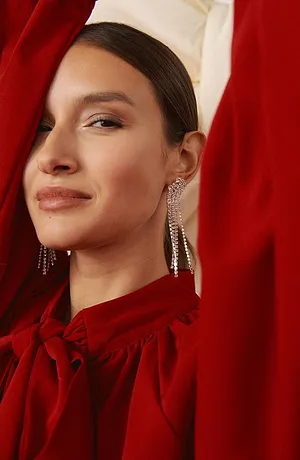 Dam - Örhängen med glaskristaller - silverfärgad