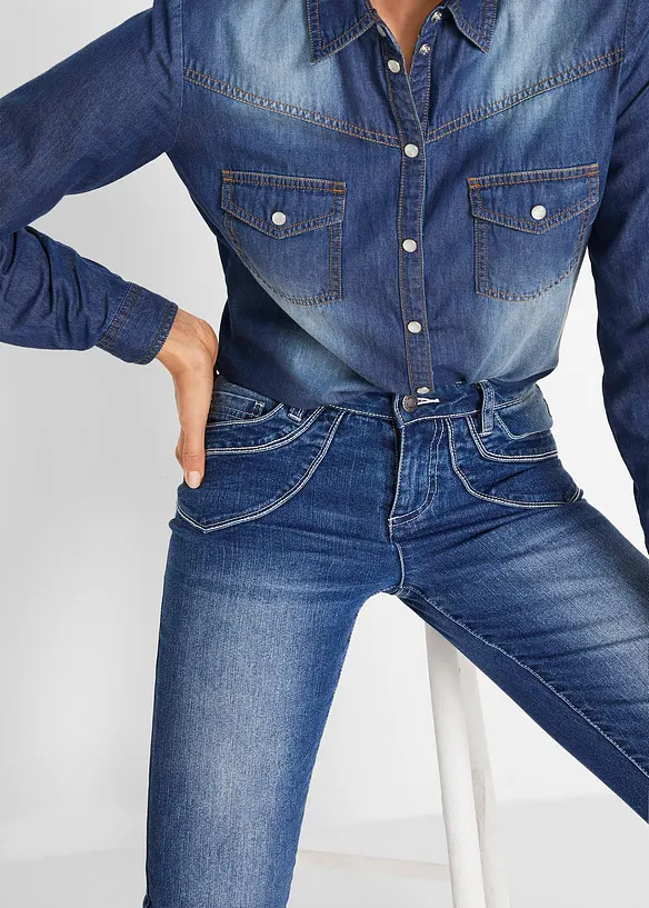 Korta jeans med medelhög midja, raka ben, bonprix