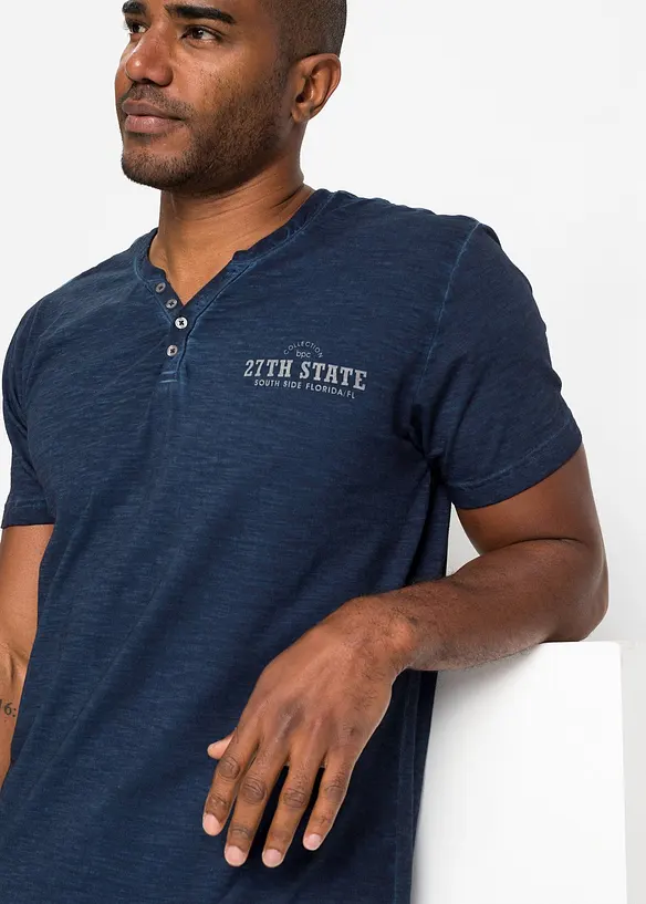 T-shirt i bomull med farfarskrage och tvättad look, bonprix