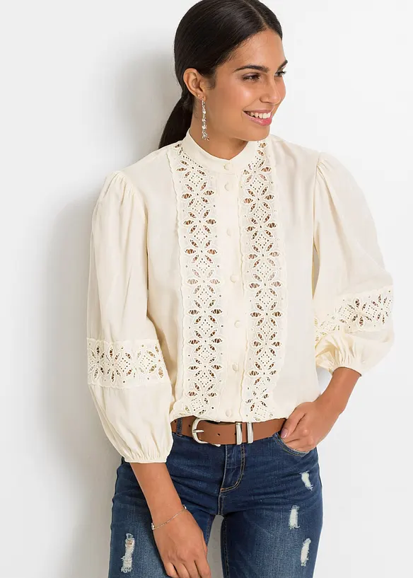 Blus med spets i mjuk viskosmix, bonprix