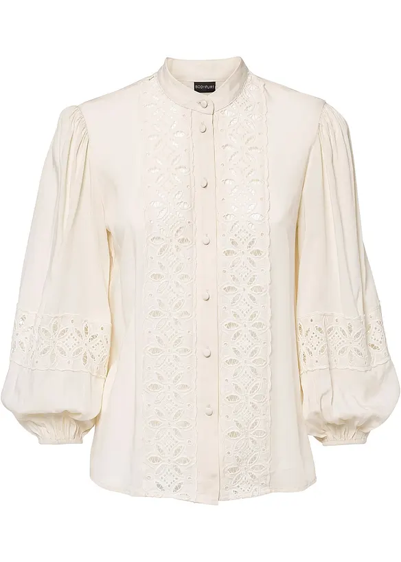Blus med spets i mjuk viskosmix, bonprix