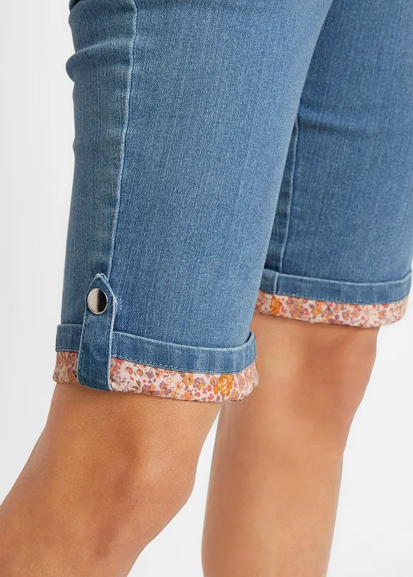 Jeansshorts med kontrasterande benslut, bonprix
