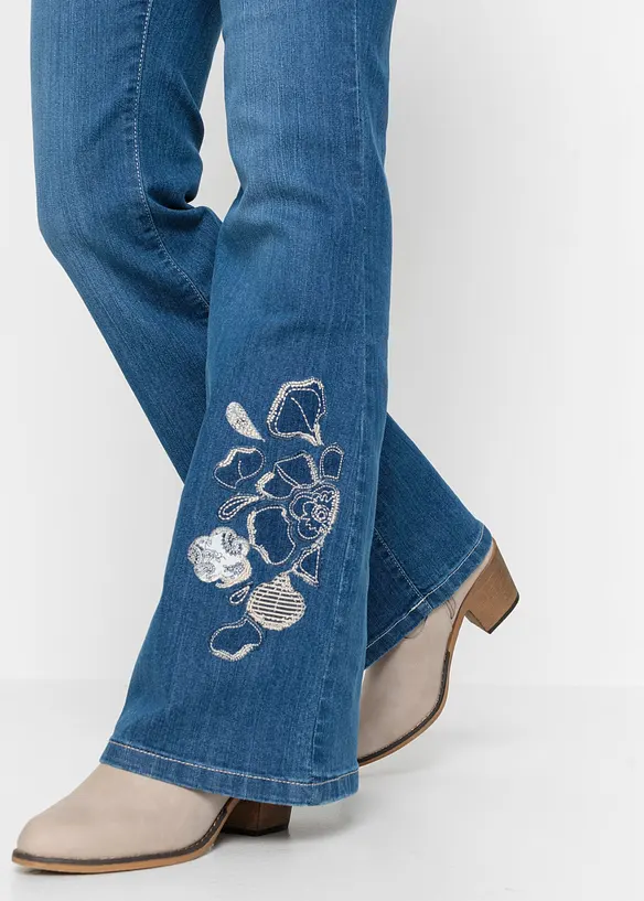 Vida jeans med blombroderi, bonprix