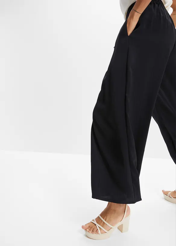 Culotter i följsam satin, bonprix