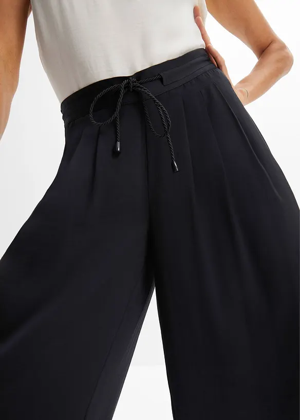 Culotter i följsam satin, bonprix