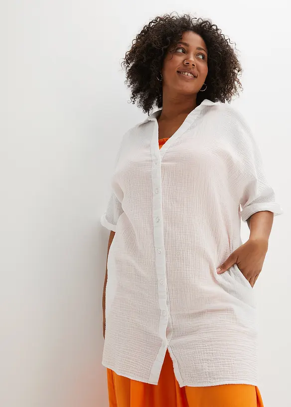 Lång muslinblus i oversizemodell av bomullsmuslin, bonprix