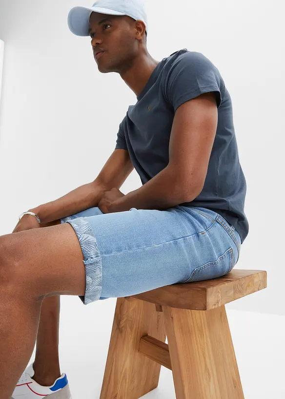 Stretchiga jeansshorts, normal passform, bonprix