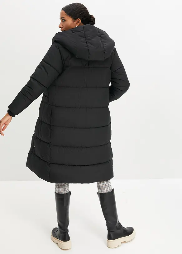 Vadderad oversizekappa med huva, gjord av återvunnen polyester, bonprix