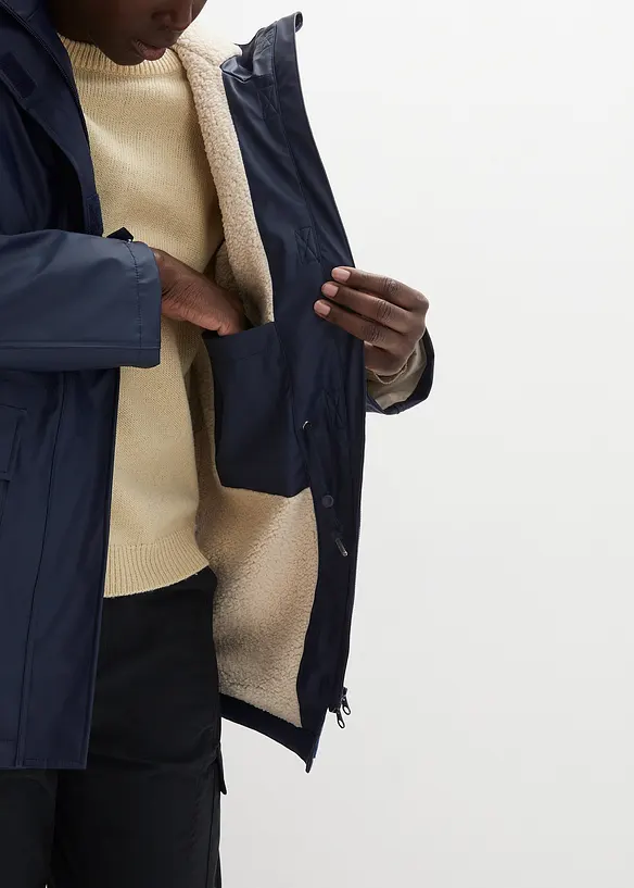 Regnjacka med teddyfoder gjord av ett vattentätt material, bonprix