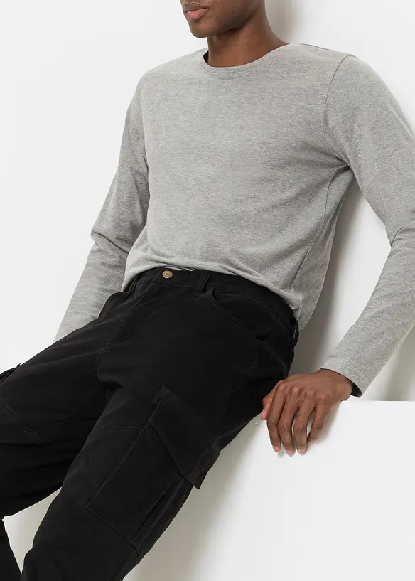 Stretchbyxa med cargofickor och smal passform, raka ben, bonprix