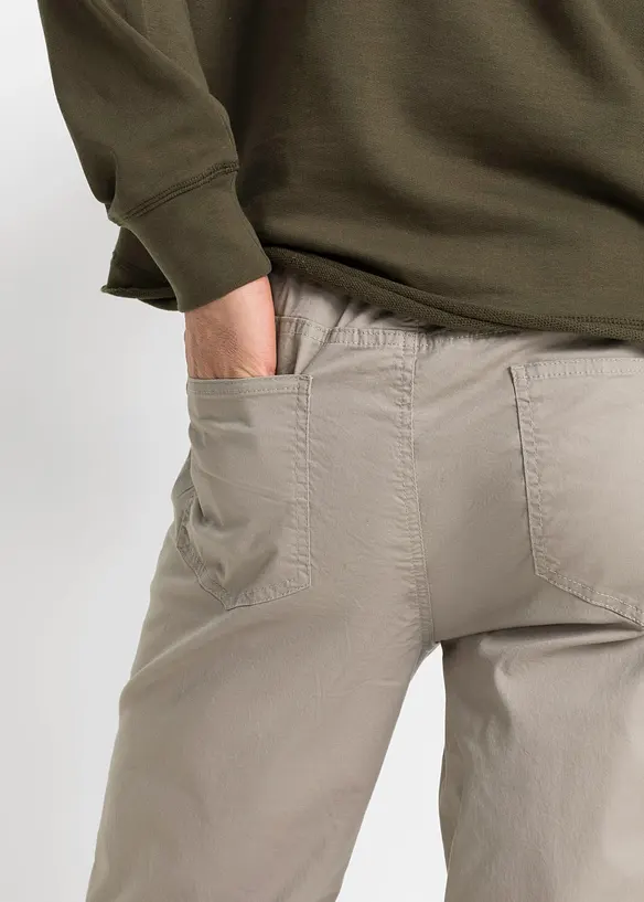 Stretchig dra på-byxa, normal passform, raka ben, bonprix