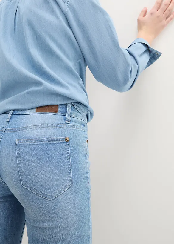 Bekväma 7/8-stretchjeans med slits, bonprix