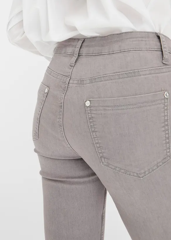 Extra stretchiga jeans gjorda i ett tunt material, bonprix