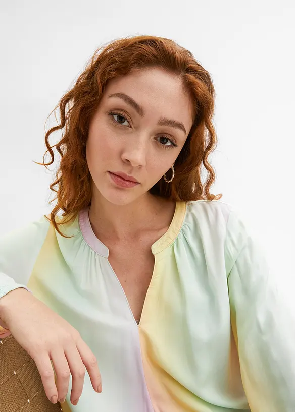 Blus av viskos med mjukt fall, bonprix