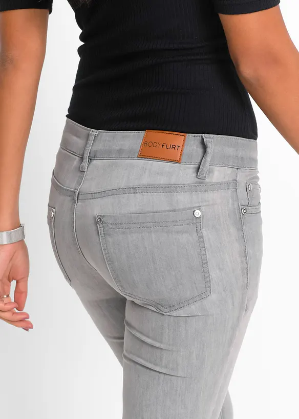 Stretchiga Skinny Jeans Mid Waist, bonprix