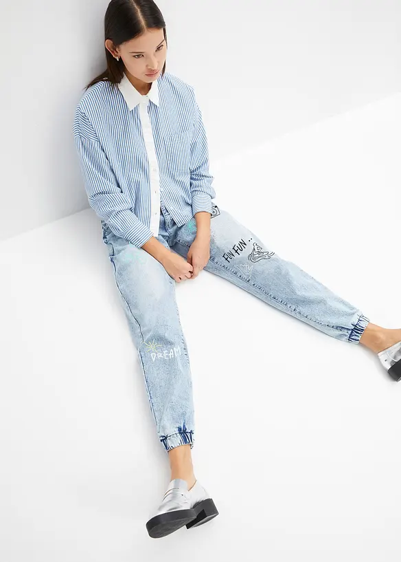 Mönstrade tunnformade jeans, bonprix