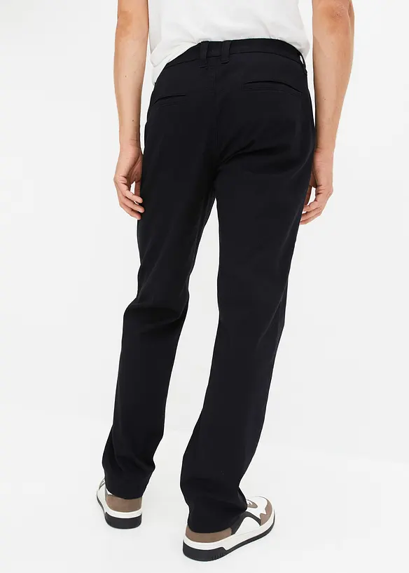 Stretchiga bomullschinos med raka ben, avslappnad passform, bonprix