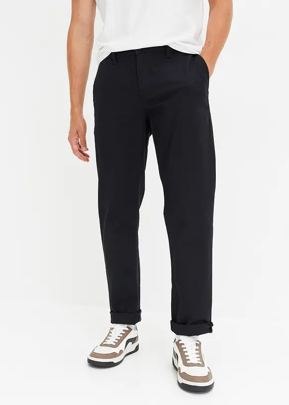 Stretchiga bomullschinos med raka ben, avslappnad passform, bonprix