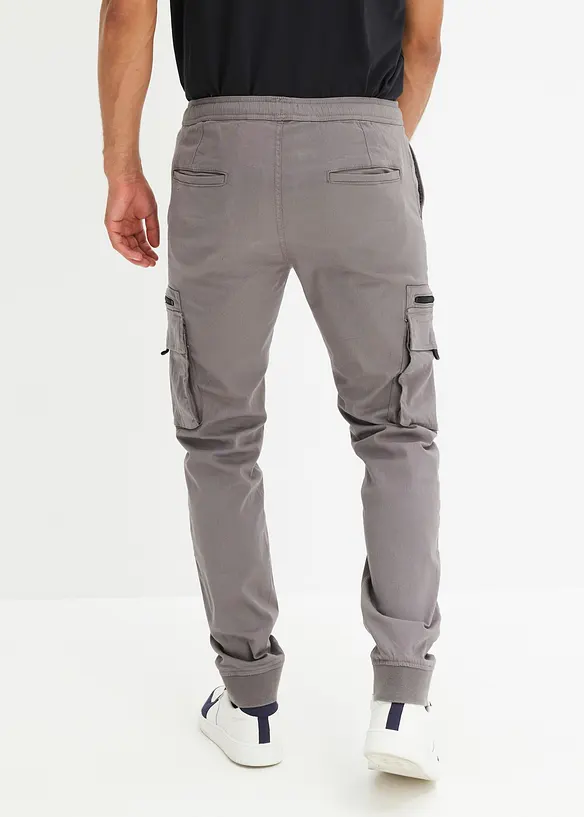 Stretchig dra på-byxa med cargofickor, Regular Fit, bonprix
