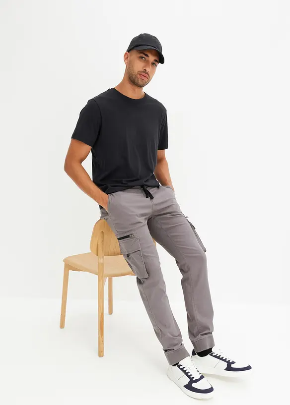 Stretchig dra på-byxa med cargofickor, Regular Fit, bonprix