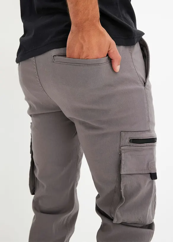 Stretchig dra på-byxa med cargofickor, Regular Fit, bonprix