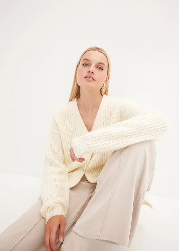 Stickad cardigan med ylleandel, bonprix