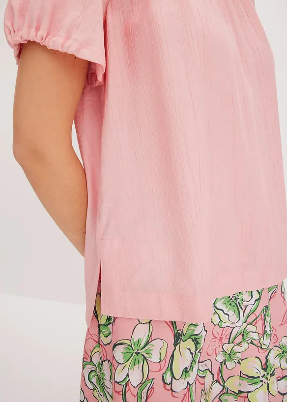 Blus av krinklat material med struktur, bonprix