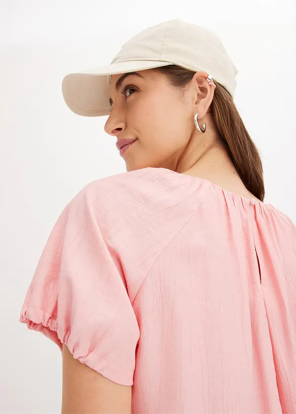 Blus av krinklat material med struktur, bonprix
