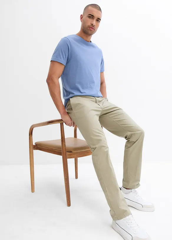 Stretchiga chinos med skärp och normal passform, raka ben, bonprix