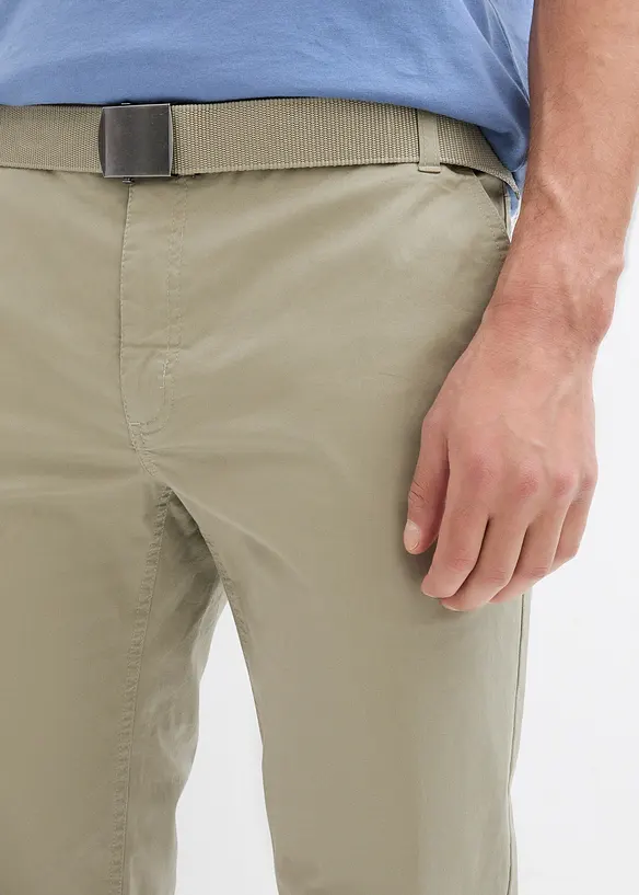 Stretchiga chinos med skärp och normal passform, raka ben, bonprix