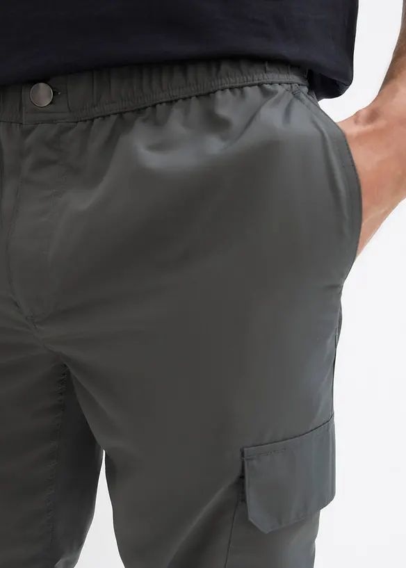Ultratunn och vattenavvisande dra på-byxa i cargomodell med bionic-finish, bonprix