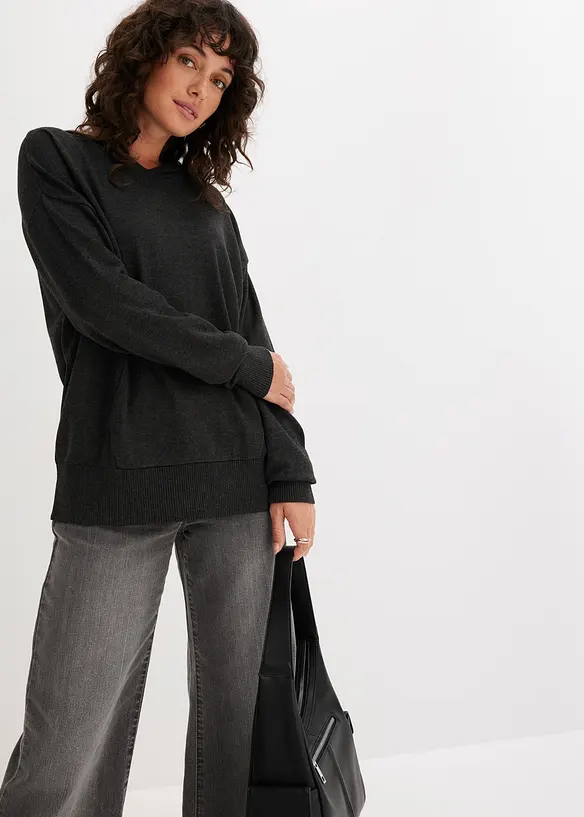 Stickad hoodie med känguruficka i viskosmix, bonprix
