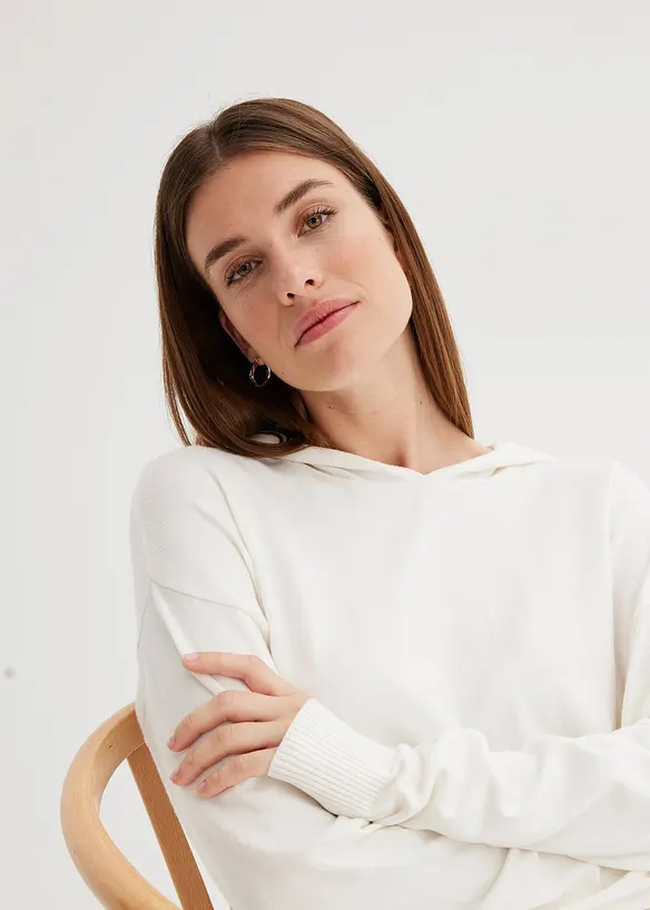 Stickad hoodie med känguruficka i viskosmix, bonprix