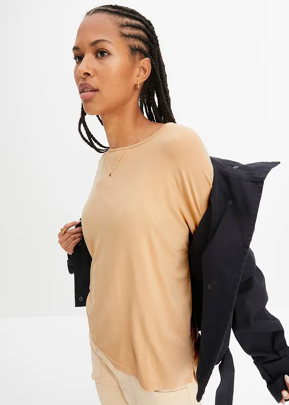 Fyrkantig T-shirt med båtringning i mjuk viskosmix, bonprix