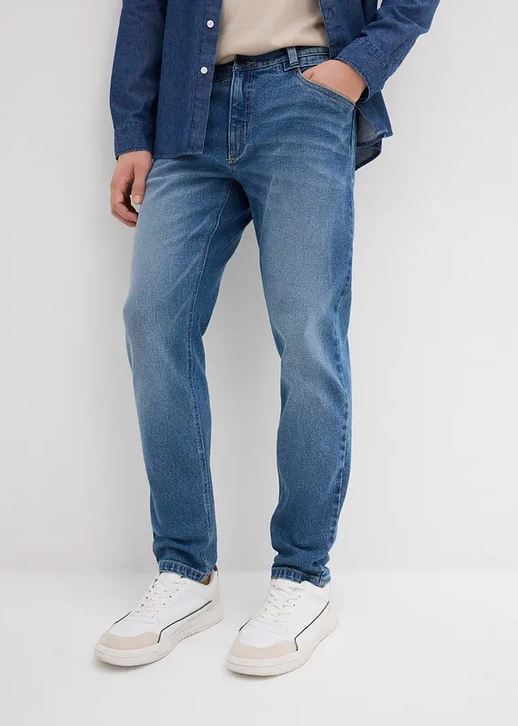 Stretchjeans i kraftig denim med avsmalnande ben, Relaxed Fit, bonprix