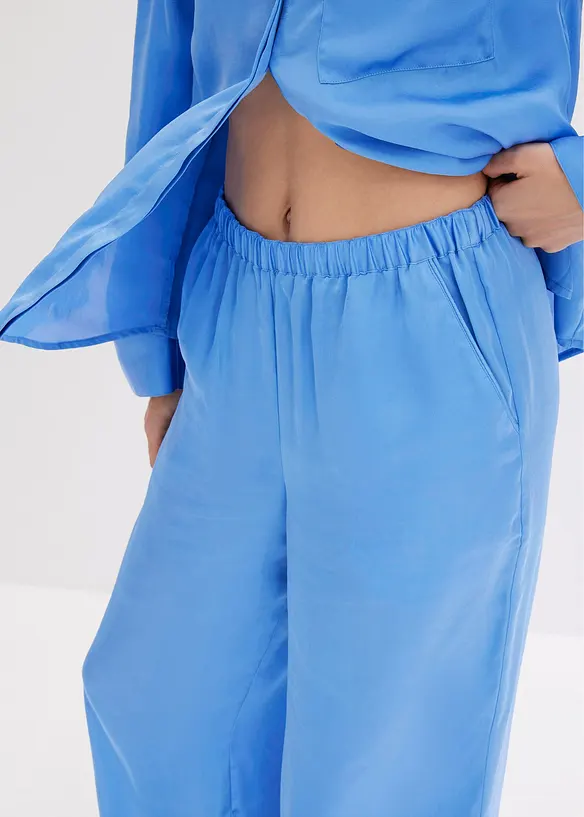 Pyjamas i oversized modell av vävt satinmaterial, bonprix