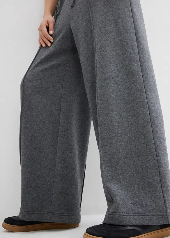 Joggingbyxa i ledig modell, bonprix