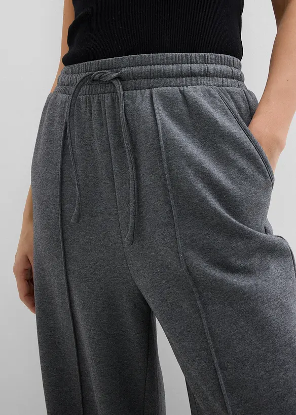 Joggingbyxa i ledig modell, bonprix