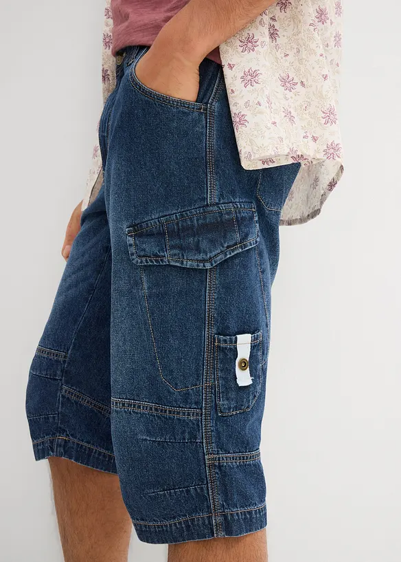 Långa jeansbermudas i cargomodell av tunt material, Relaxed Fit, bonprix
