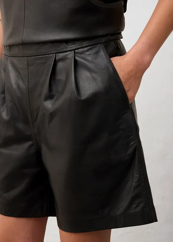 Skinnshorts av lammnappa, bonprix