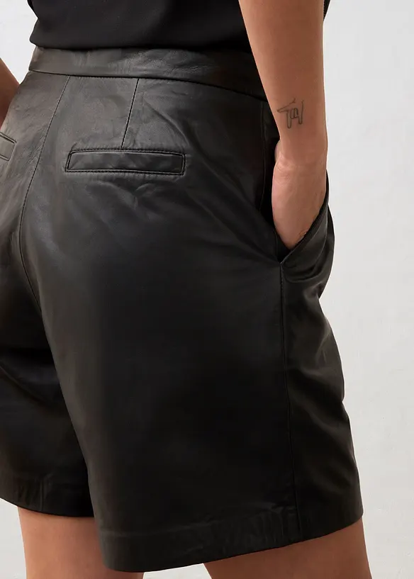 Skinnshorts av lammnappa, bonprix