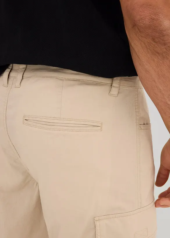 Stretchiga bermudashorts i cargostil, normal passform, bonprix