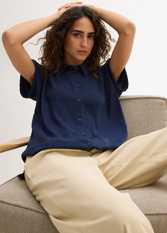 Kortärmad blus med återvunnen polyester, bonprix