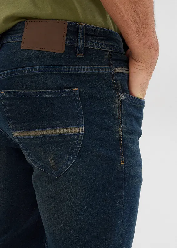 Stretchiga jeansshorts, smal passform, bonprix