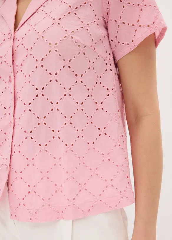 Moderiktig blus med hålbroderi, bonprix