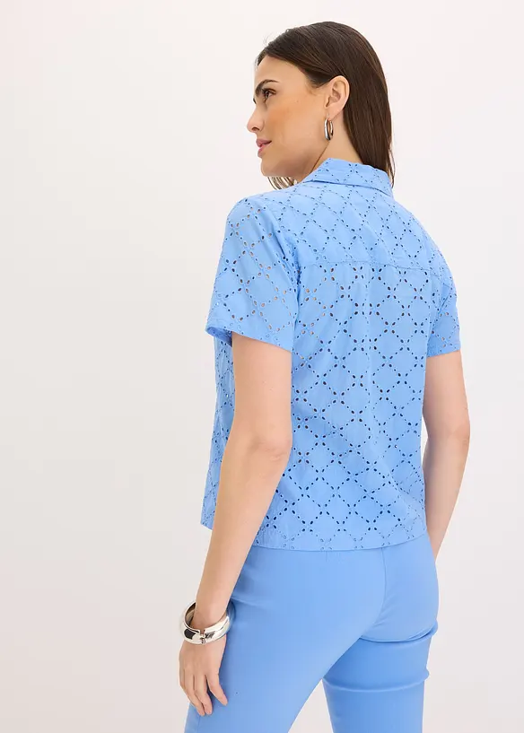 Moderiktig blus med hålbroderi, bonprix