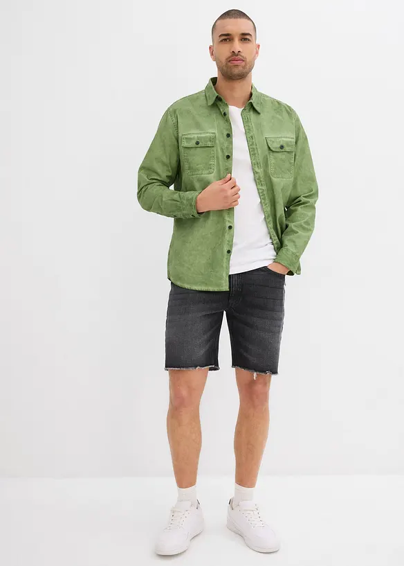 Långa jeansshorts med ofållade benslut, Relaxed Fit, bonprix